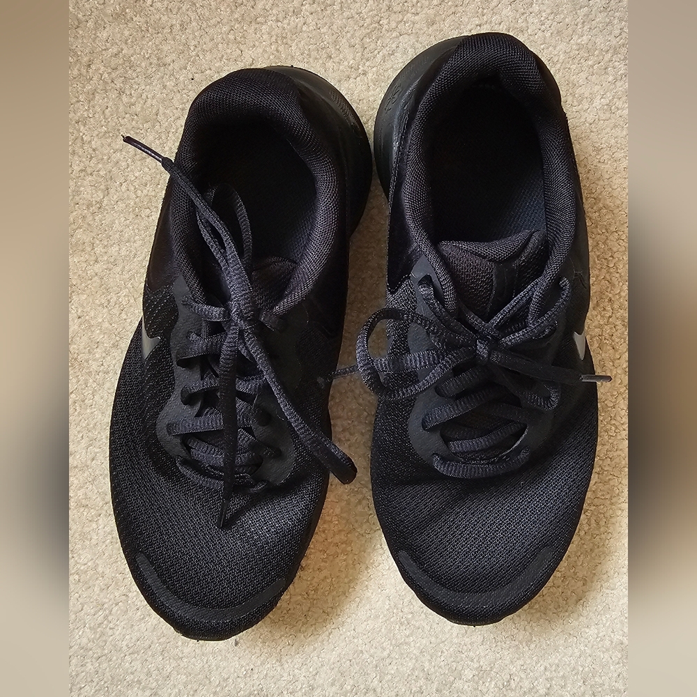 Women's Nike Revolution Black Running Shoes - Excellent Condition - Picture 4 of 7